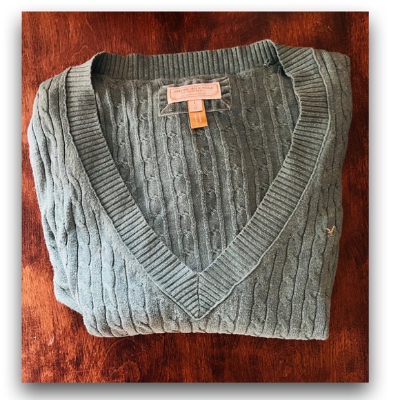 American Eagle Outfitters Sweaters - American Eagle Outfitters Lowcut V-Neck Cableknit Sweater • L